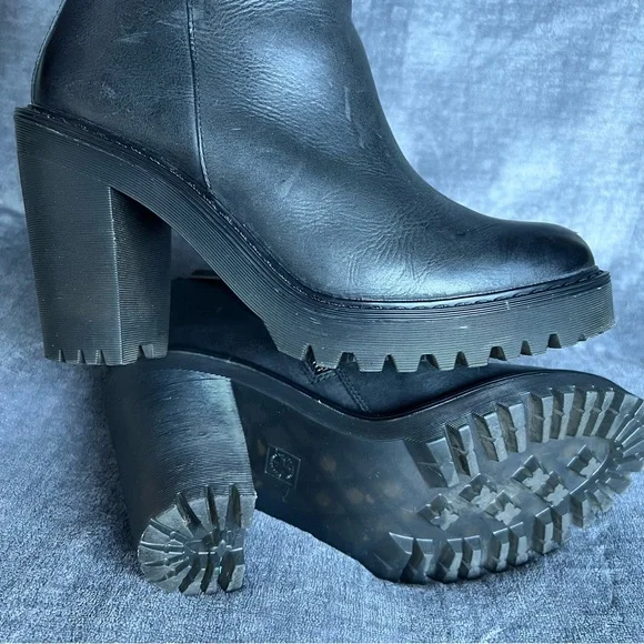 Dr. Martens Black Ankle Boots - Picture 10 of 16